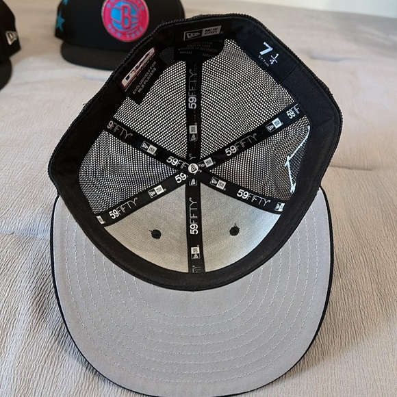 New Era Mesh Back Fitted Hat- NY Yankees - Picture 6 of 8